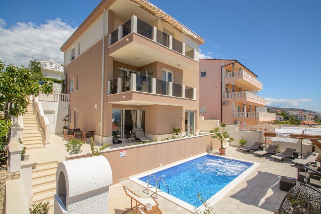 Apartments Villa Atlantis Trogir Eksteriør billede