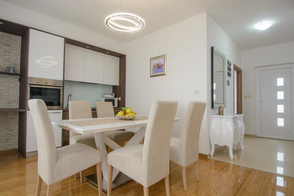 Apartments Villa Atlantis Trogir Eksteriør billede