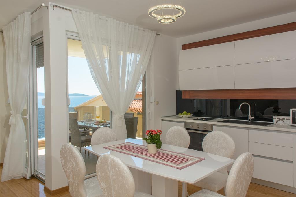 Apartments Villa Atlantis Trogir Eksteriør billede