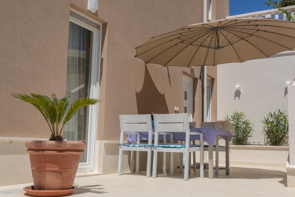 Apartments Villa Atlantis Trogir Eksteriør billede